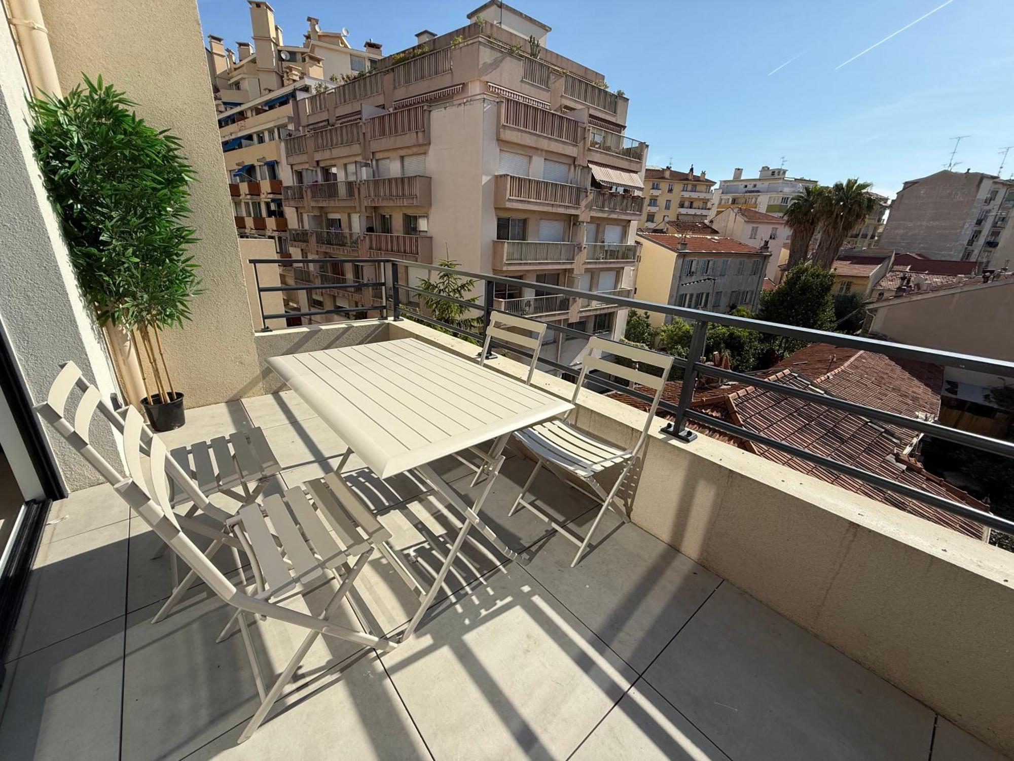 T2 Avec Terrasse Et Parking Prive Au Coeur De Nice Exterior photo